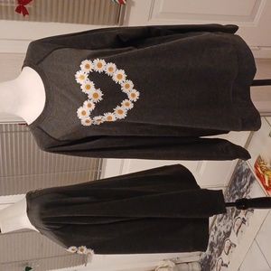 4/$60 New Dark Gray Floral Top - Size XL